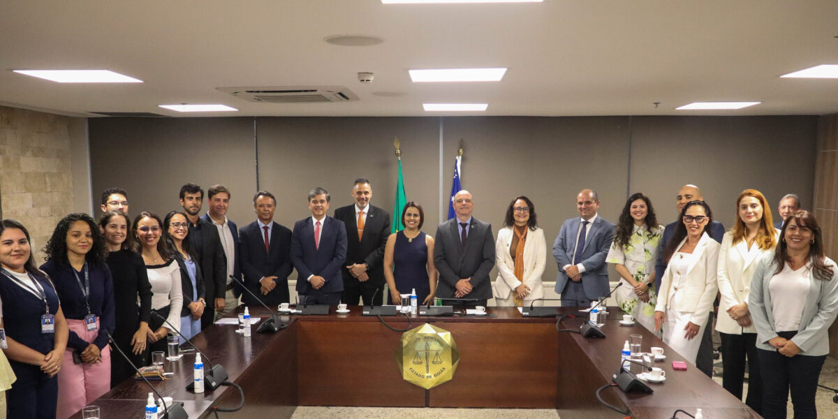 PGE-GO acompanha assinatura de contrato entre TJ-GO, UFG e Funape para mapeamento de terras devolutas no território Kalunga