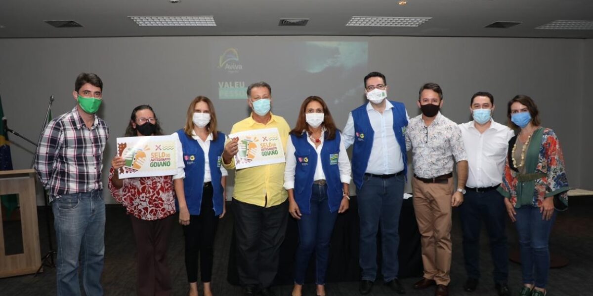 Governo de Goiás entrega Selo do Artesanato Goiano a quatro artesãos