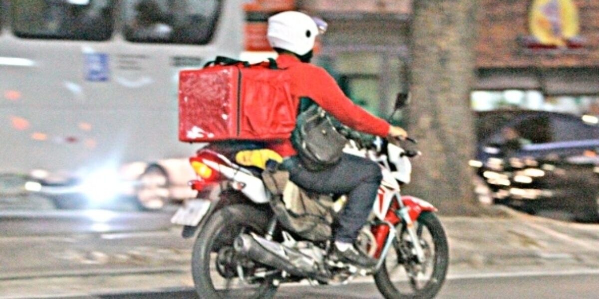 Governo de Goiás inclui entregadores e motoristas de aplicativo em linha de crédito com juro zero