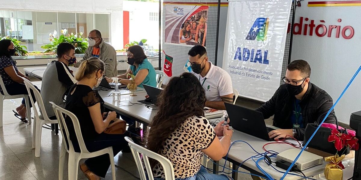 Retomada e PUC Goiás ofertam 5 mil vagas de trabalho na segunda edição da Feira do Emprego