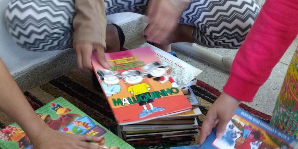 Biblioteca da Sest-SUS doa livros para escola pública
