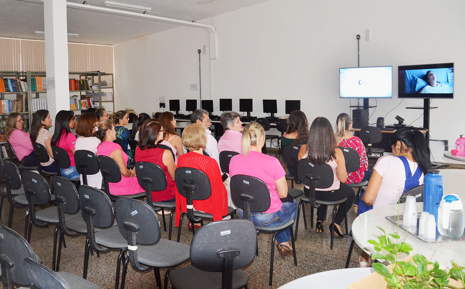 Sessão de cinema sensibiliza servidores da SEST-SUS sobre prevenção do câncer de mama