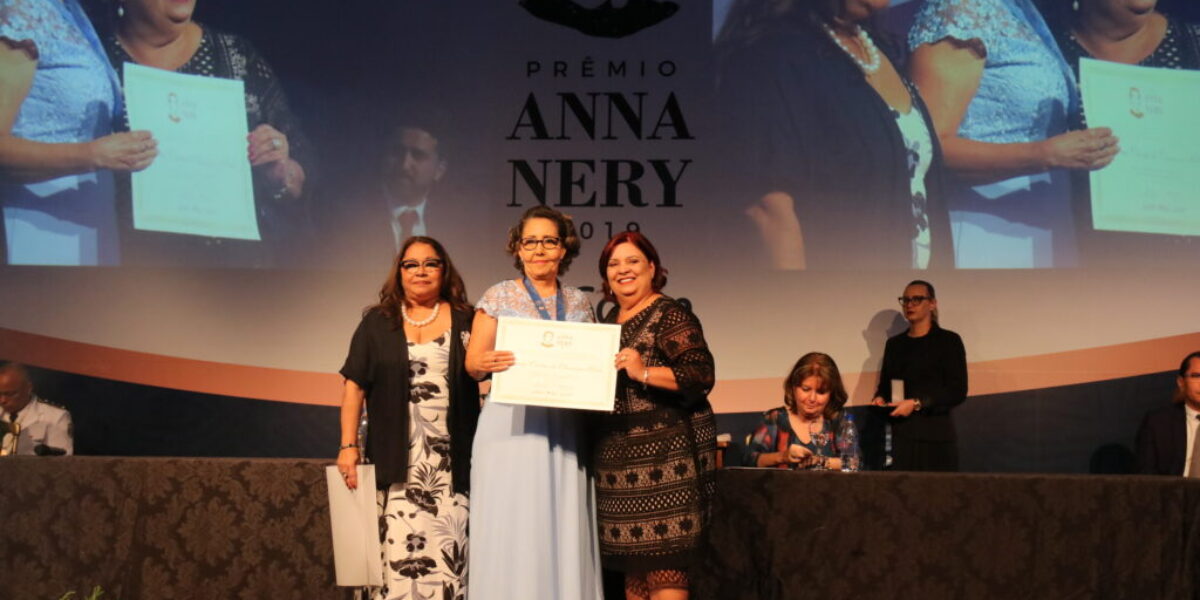 Servidora da Escola de Saúde da SES-GO é premiada pelo Cofen