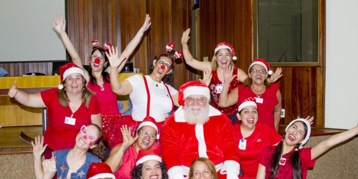 Alegria toma conta do CRER com visita do Papai Noel