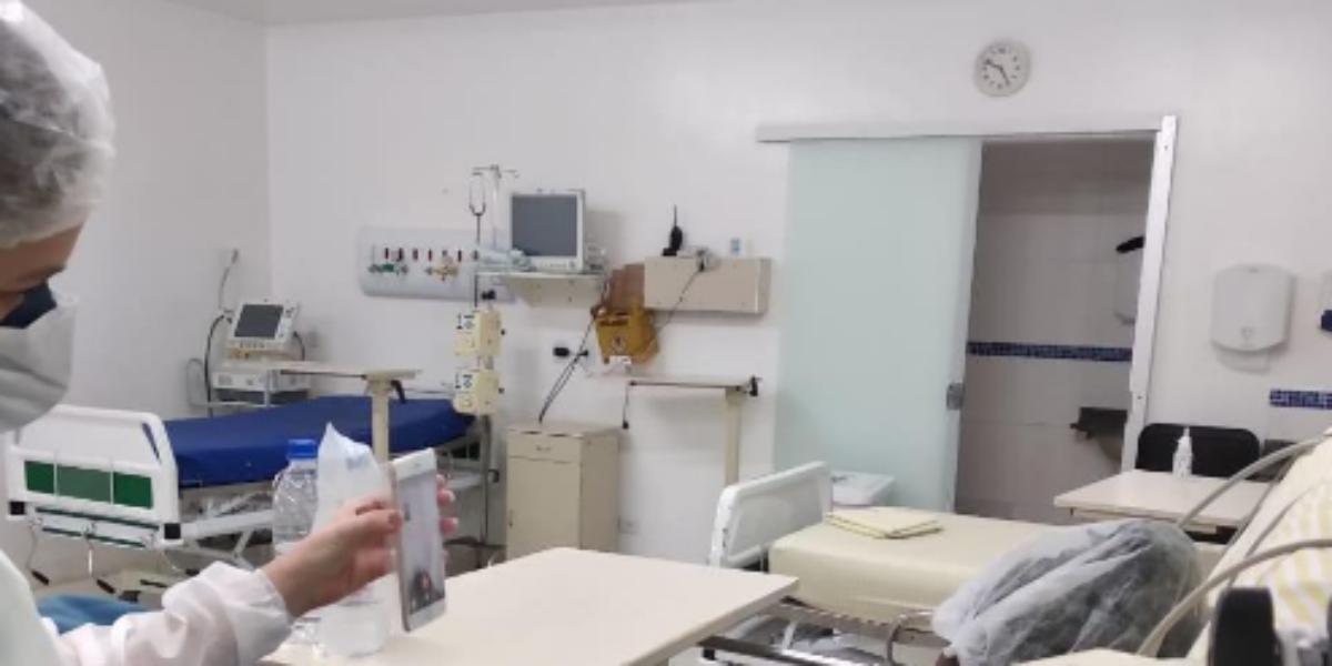 Pacientes da UTI do Hospital Materno-Infantil recebem visita virtual