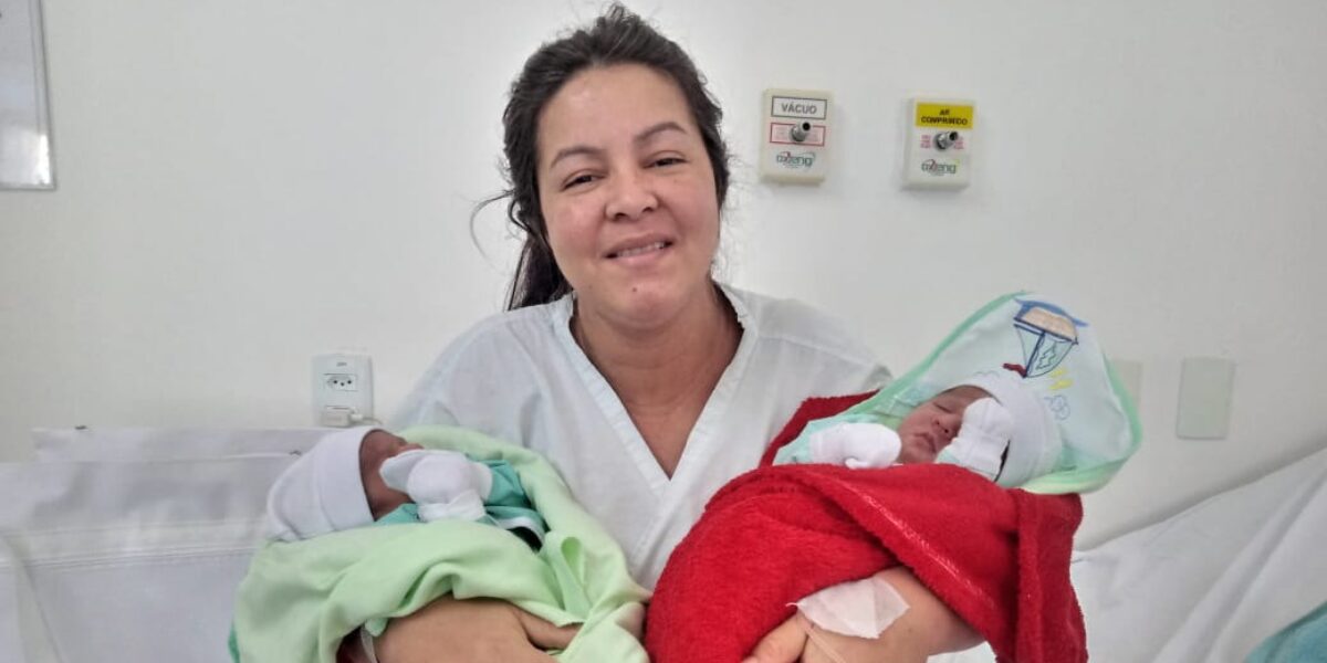 Nascimento de gêmeas é celebrado na maternidade do Hutrin