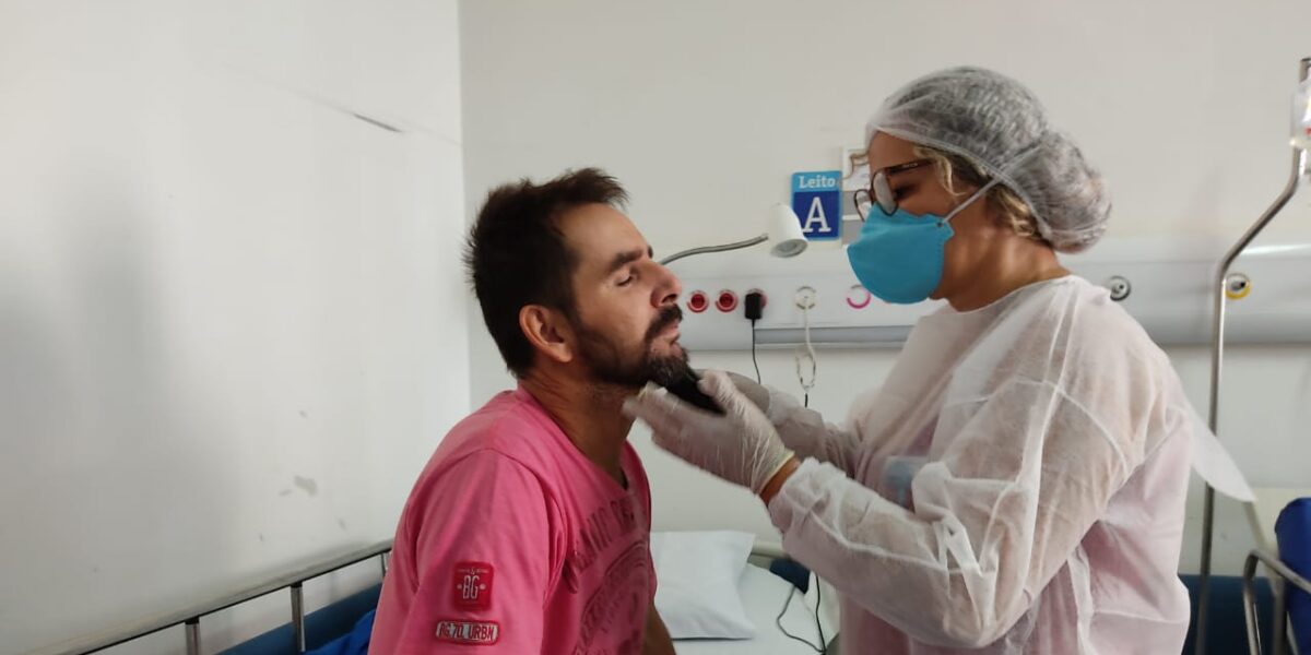 Pacientes do Hugo têm cortes de cabelo e barba pelo Novembro Azul