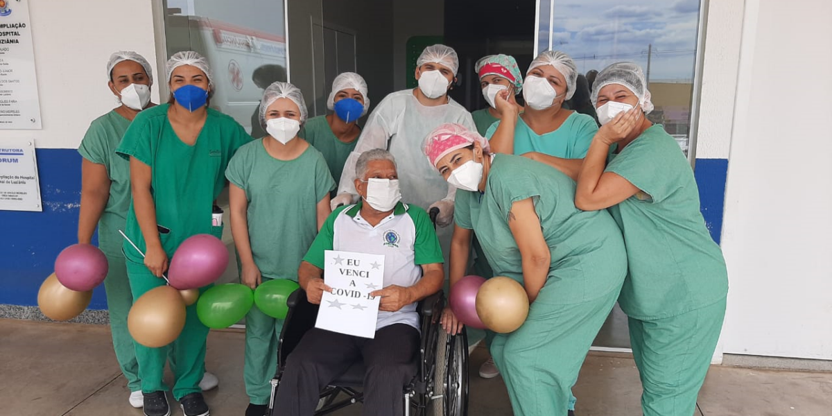 Pacientes de 90 e 81 anos têm alta no Hospital Regional de Luziânia