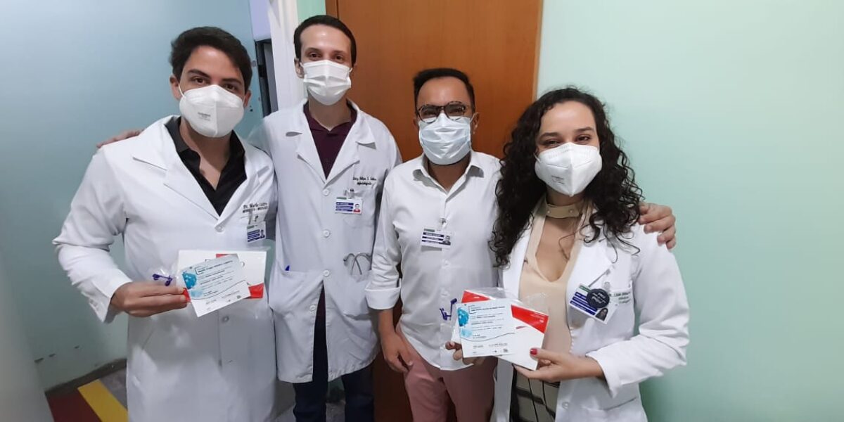 HDT homenageia médicos infectologistas da unidade