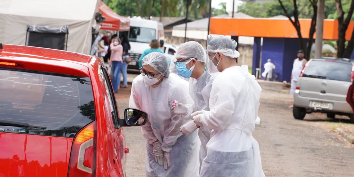 Governo de Goiás realiza testagem ‘drive-thru’ para Covid-19 em crianças e adolescentes