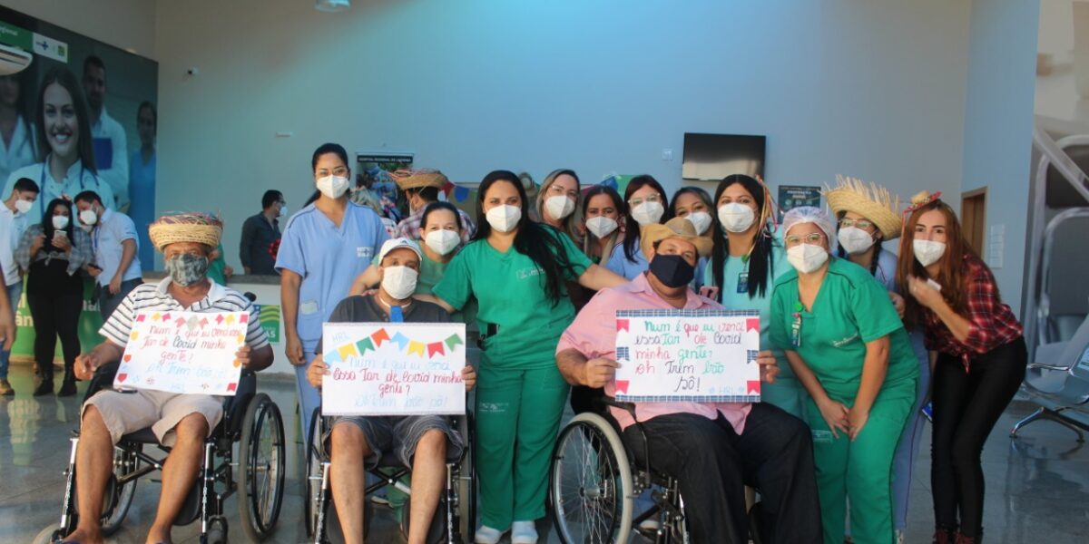 Hospital Regional de Luziânia celebra 3 altas em clima de festa junina