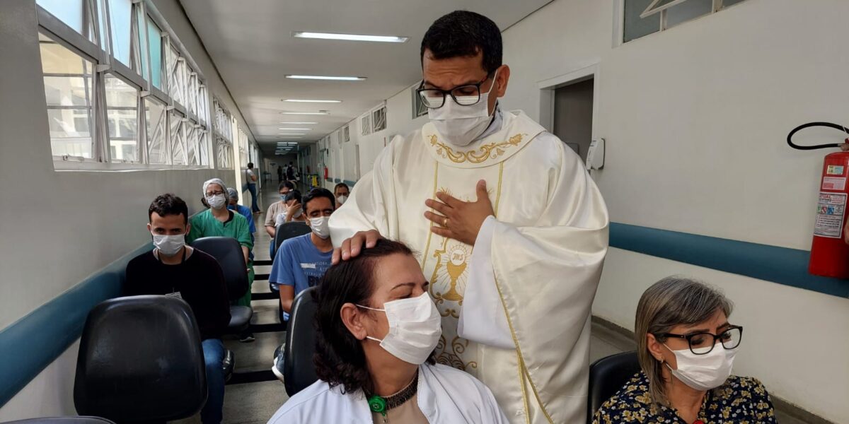 Hugo promove momento de reflexão e fé em missa de ação de graças