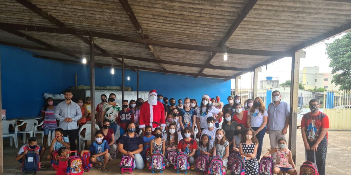 Hospital Estadual de Luziânia distribui material escolar para crianças