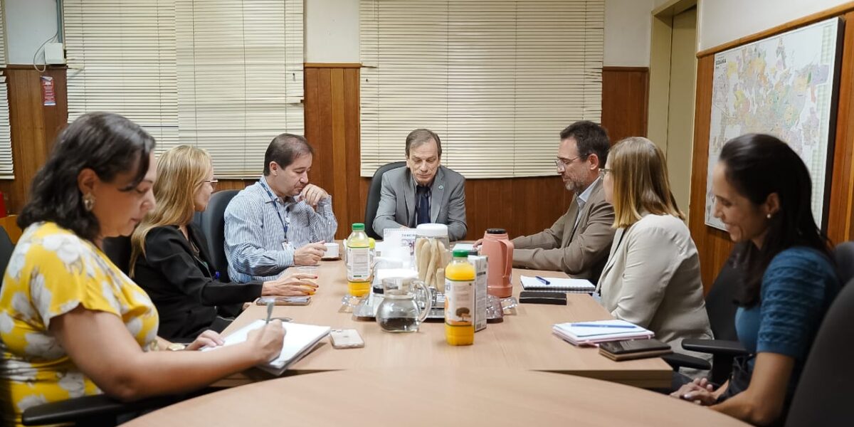 Secretário Sérgio Vencio visita Faculdade de Medicina da UFG