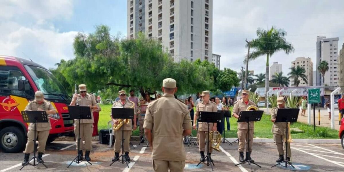 Hugo recebe banda do Corpo de Bombeiros Militar do Estado de Goiás