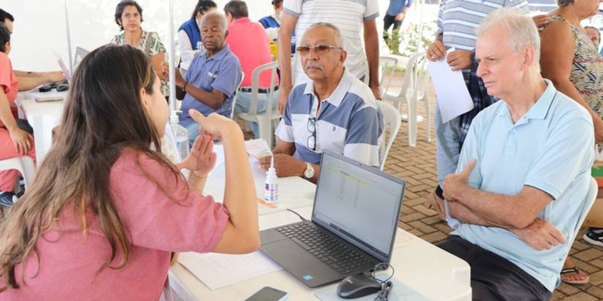 Saúde na Praça beneficia população com atendimento médico e multiprofissional