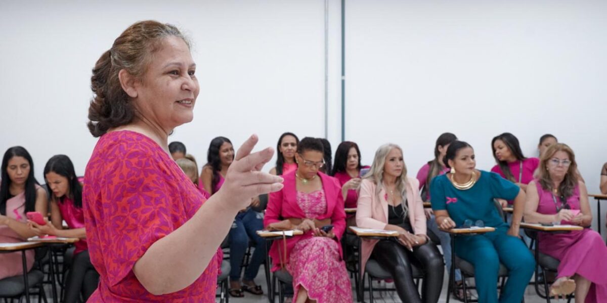 Roda de conversa sobre câncer de mama encerra Outubro Rosa