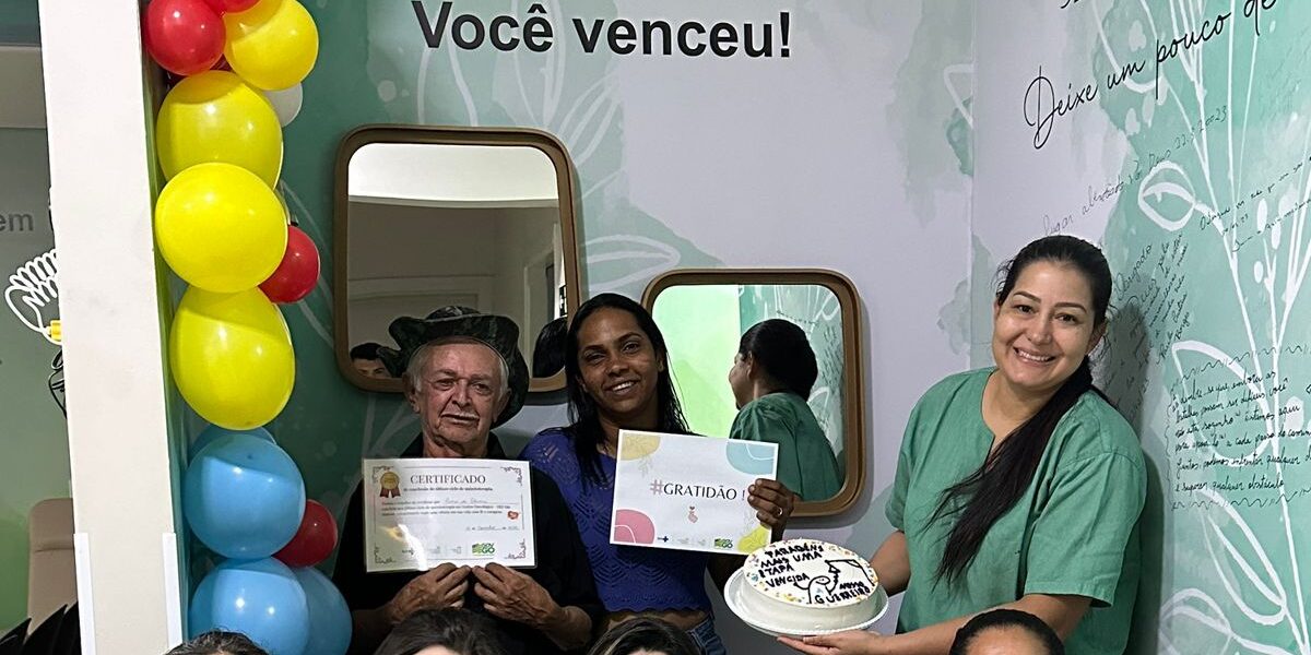 Hospital Estadual de Itumbiara celebra cura do câncer com pacientes