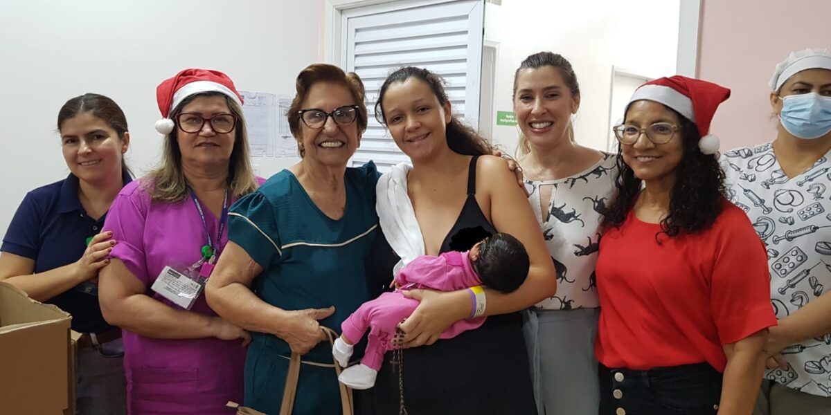 HEMNSL celebra festividades de final de ano com mães e colaboradores