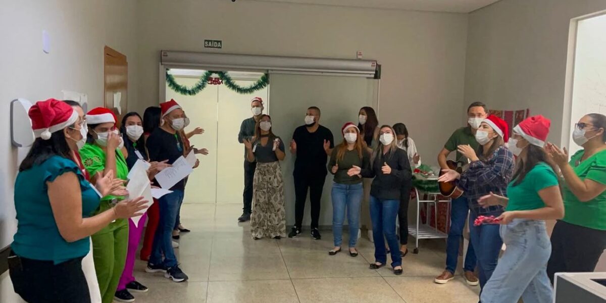 Cantata de Natal leva emoção e esperança ao Hospital Estadual de Luziânia