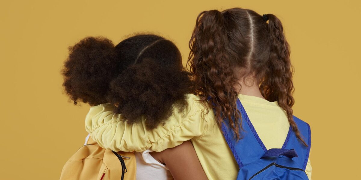 Volta às aulas: Crer alerta sobre os riscos das mochilas pesadas para a saúde das crianças