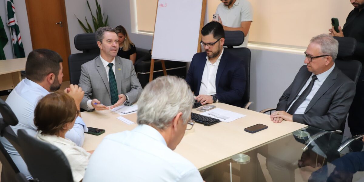 Reunião com o deputado estadual Amilton Filho e com a secretária da Saúde de Anápolis Elinner Rosa – 04/02/2025