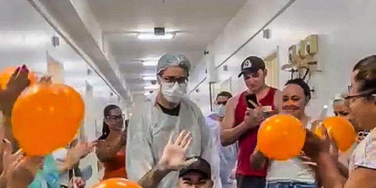 Heapa comemora recuperação de paciente após 55 dias de internação