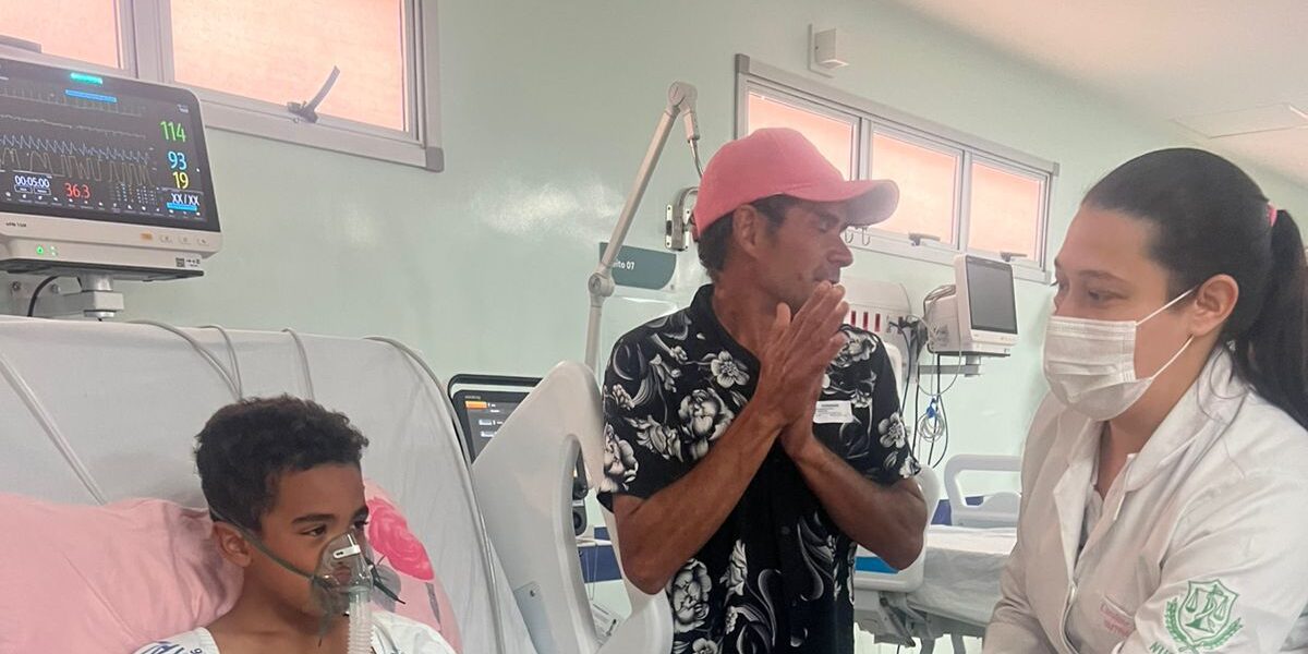 Equipe do Heal emociona paciente com surpresa de aniversário na UTI pediátrica