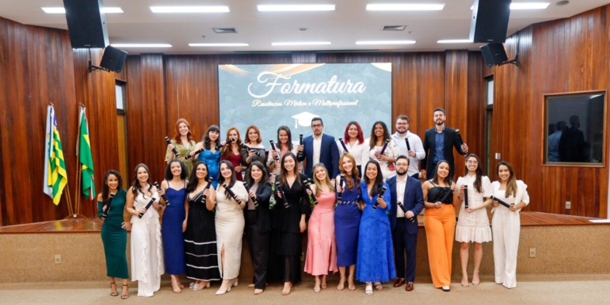 Compromisso com a saúde: Crer celebra formatura de residentes médicos e multiprofissionais