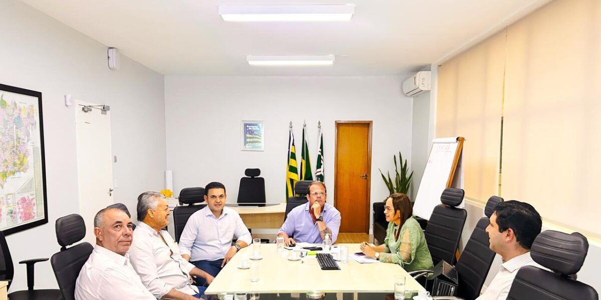 Reunião com o deputado estadual Cairo Salim e o prefeito de Faina, Creonir do Leilão – 05/02/2025
