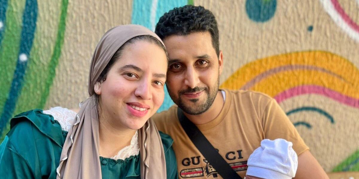 Paciente estrangeira recebe material de acolhimento personalizado do HEMNSL