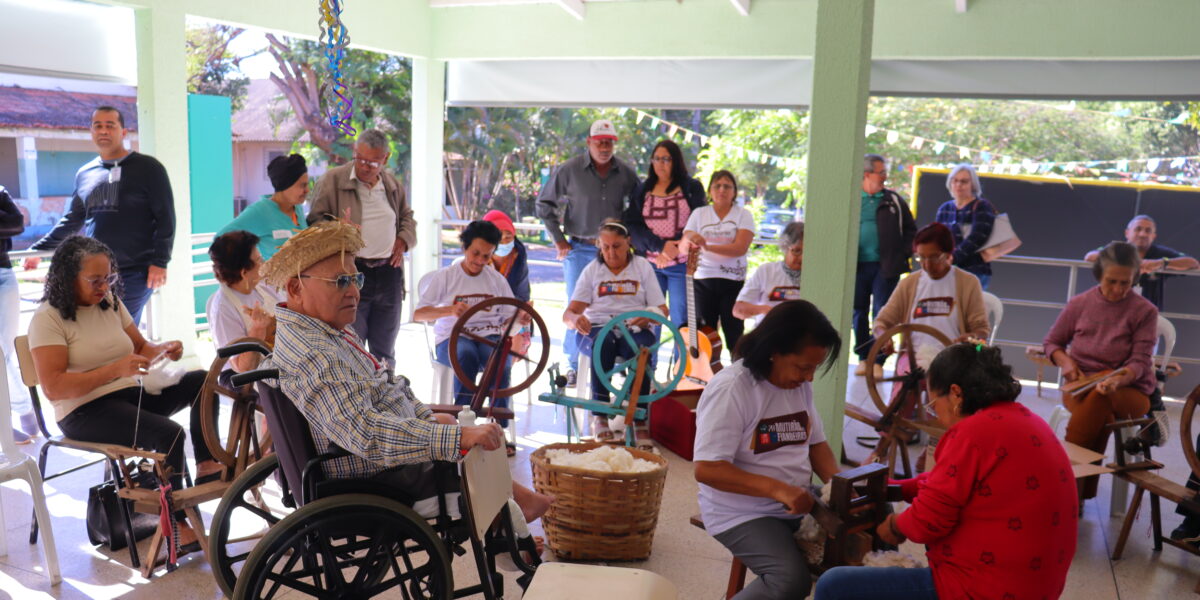 Fiandeiras de Goiás abrem cronograma junino do HDS com visita emocionante