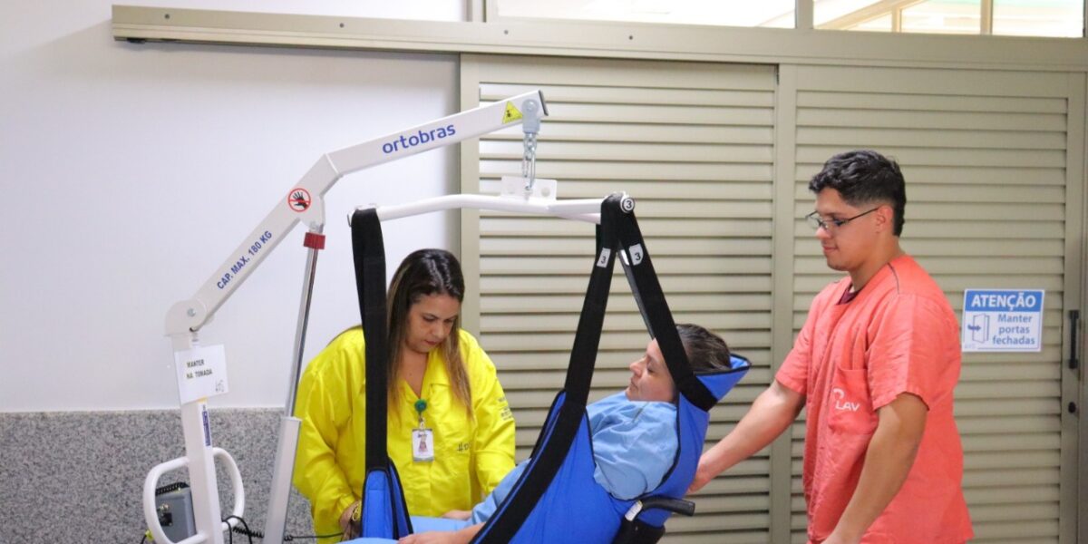 Governo de Goiás reforça compromisso com a dignidade na saúde ao adquirir guincho hospitalar para o HDS