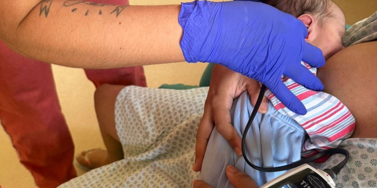 Heal inicia realização do teste da orelhinha para recém-nascidos