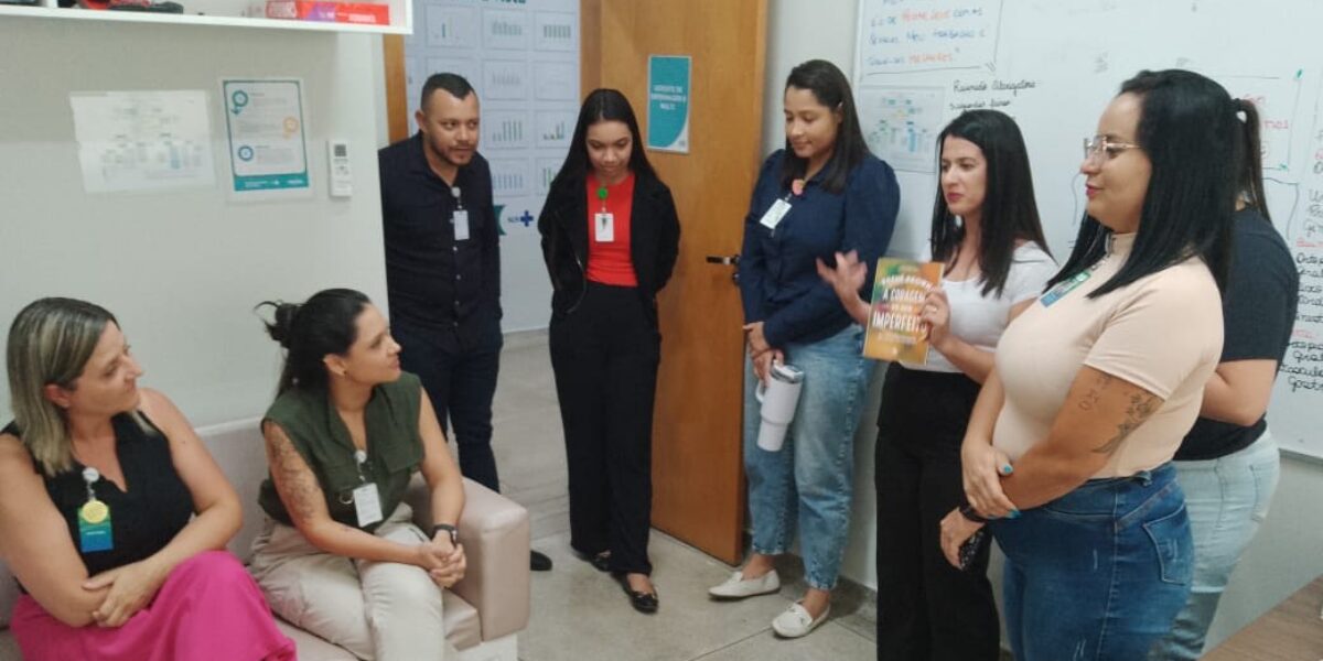 Grupo de Leitura do HEL promove reflexões sobre coragem e vulnerabilidade