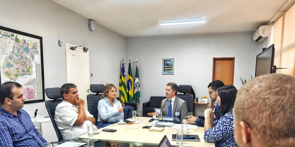 Secretaria de Saúde recebe visita de deputada federal e assessores – 10/11/2025