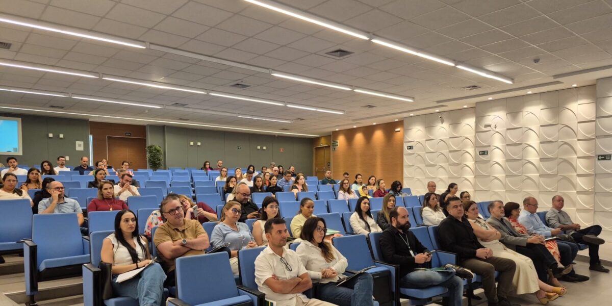 Setor de Vigilância da SES discute não conformidades em farmácias de manipulação fiscalizadas pelo Estado