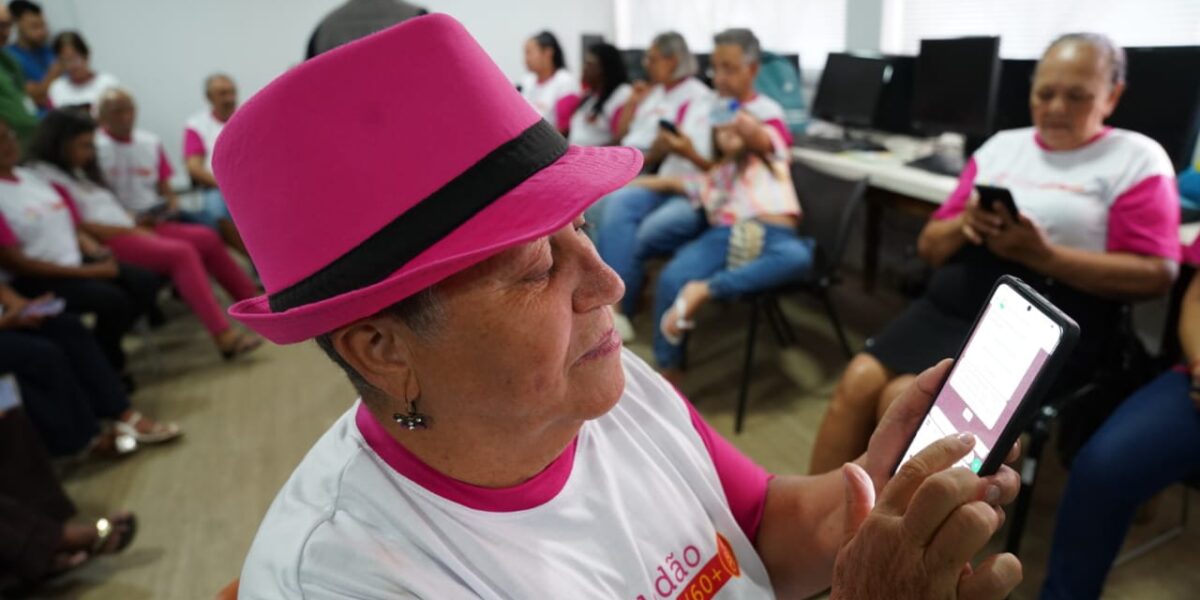 Idosos concluem capacitação em saúde digital em projeto piloto do Governo de Goiás
