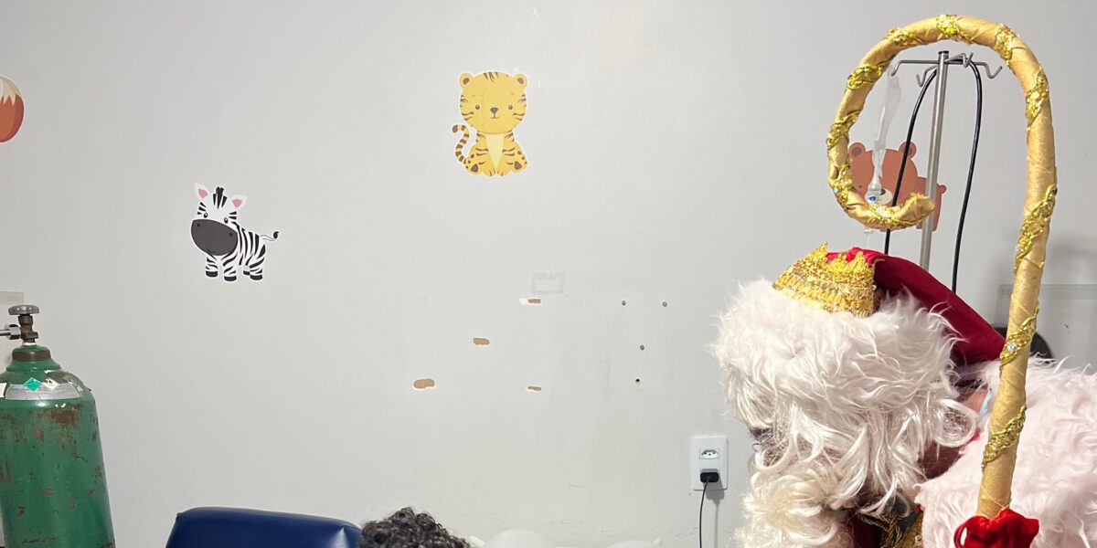 Visita do Papai Noel leva alegria e humanização ao Heja