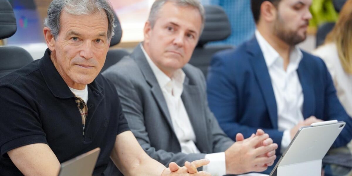 Rasível Santos e gestores da SES-GO recebem o médico Dino Altmann – 20/02/2026