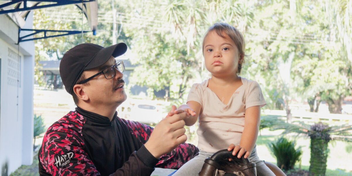 Dia Mundial da Síndrome de Down: Reabilitação do Crer ajuda pacientes a conquistarem autonomia em Goiás