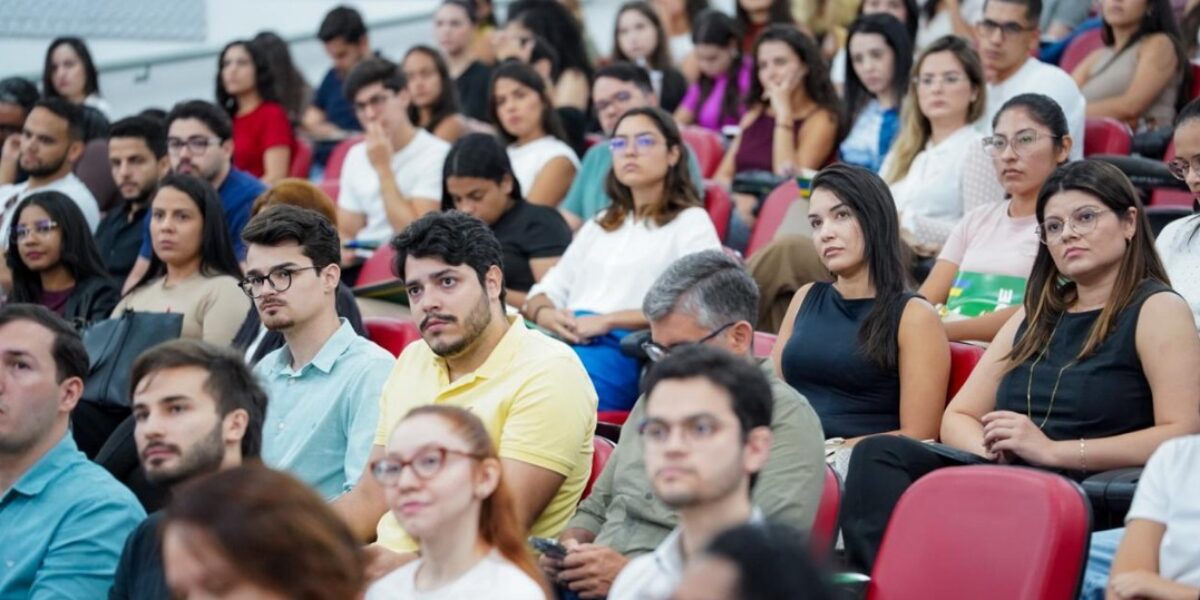 Auditório lotado marca acolhimento dos novos residentes da SES na Escola de Saúde de Goiás