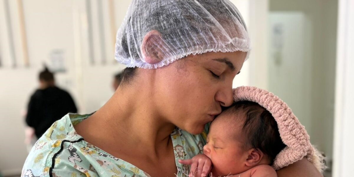 Hospital Estadual de Formosa celebra Páscoa com ensaio fotográfico de recém-nascidos