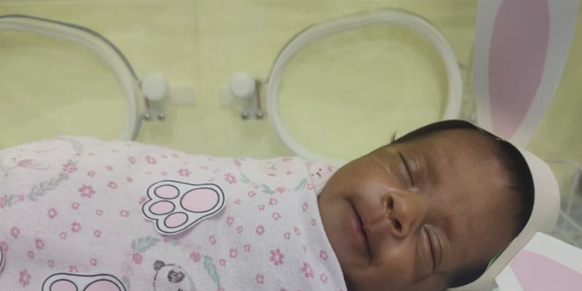 Hemnsl realiza ação de Páscoa para recém-nascidos da unidade