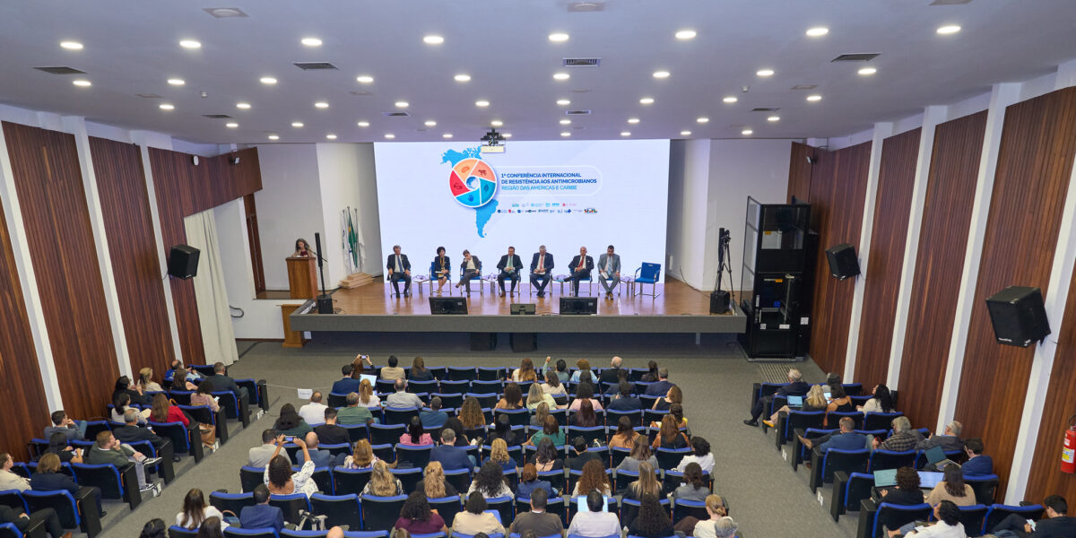 Lacen-GO participa da 1ª Conferência Internacional sobre Resistência aos Antimicrobianos