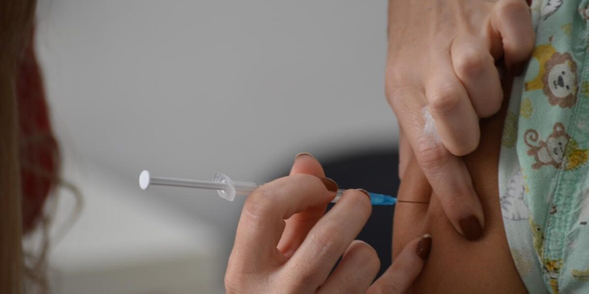 Mais de 400 profissionais imunizados: HEF e Policlínica reforçam proteção contra Influenza