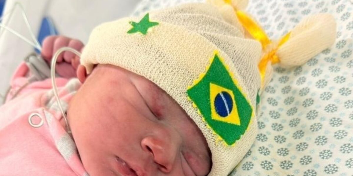 Heal recebe recém-nascidos com toucas da Seleção Brasileira