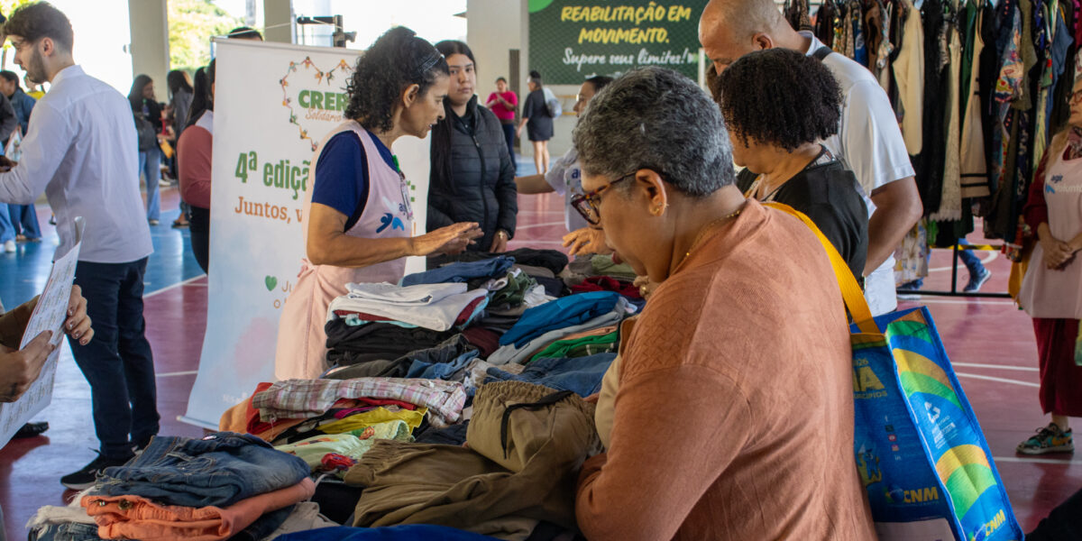 Mais de 2 mil itens são doados na 4ª edição do Bazar “Juntos, vestimos o bem” do Crer