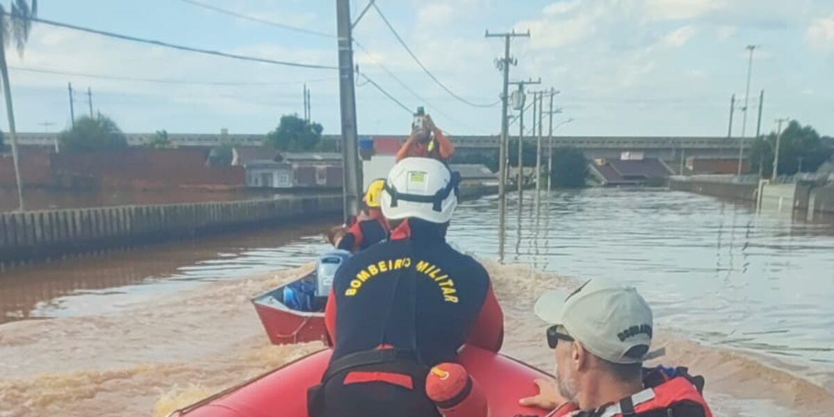 Bombeiros de Goiás chegam ao Rio Grande do Sul e iniciam resgate