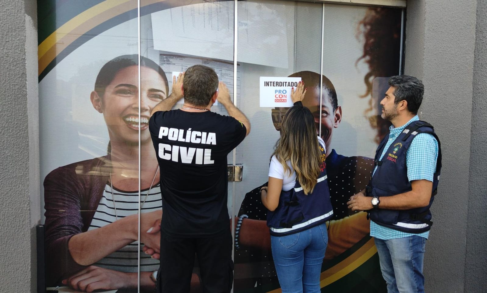 PCGO e Procon Goiás interditam empresa suspeita do golpe do falso financiamento